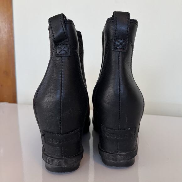 SOREL Joan Of Arctic Wedge Red Black Leather Chelsea Boots Women’s Size 7 - Picture 5 of 8